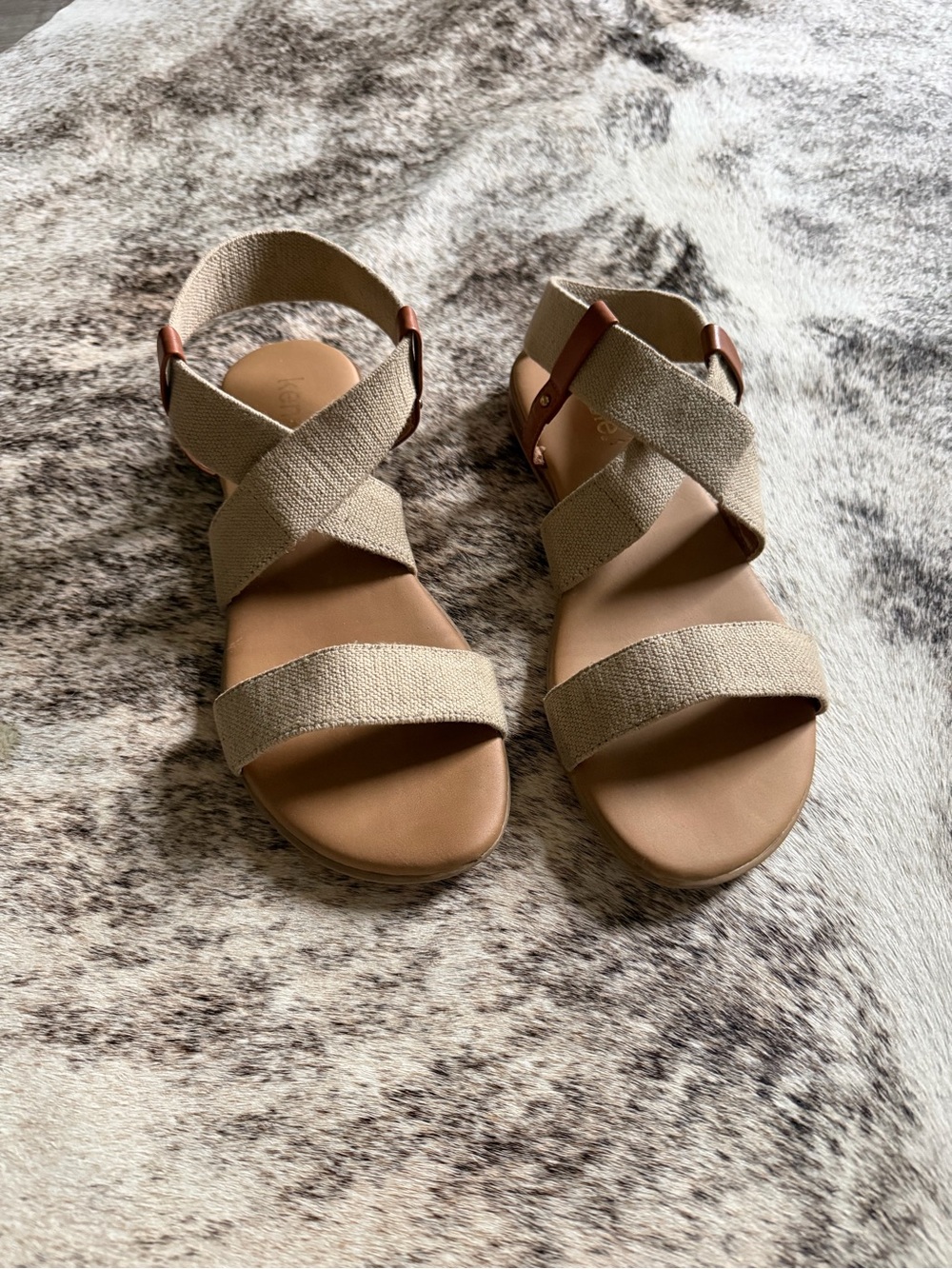 Women’s Beige Cross-Strap Elastic Sandals